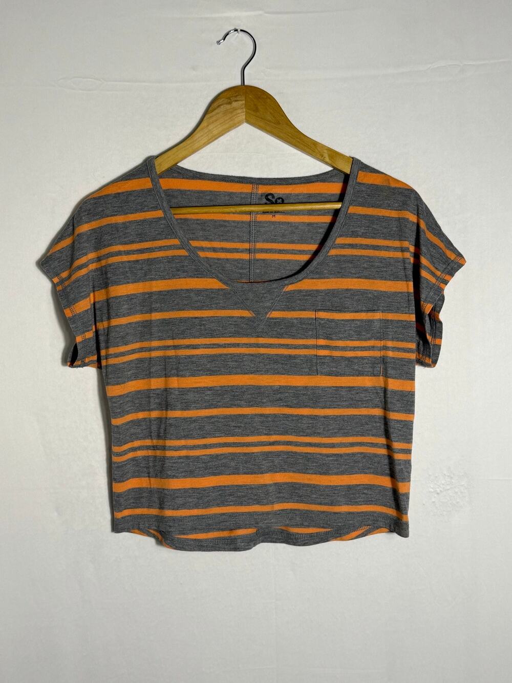 SO Women’s M Striped V Neck Top Gray Orange Short Sleeve Pocket Casual